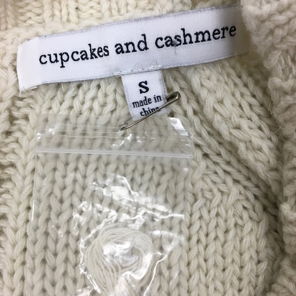 CUPCAKES AND CASHMERE Sweater Wool Fisherman Cable Knit Distressed Size Small - Picture 9 of 11